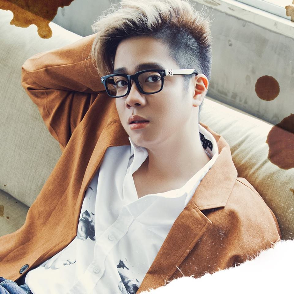 So với Đức Phan, tình cũ của Hương Tràm không sở hữu thân hình cao to, "6 múi", nhưng bù lại là gương mặt thư sinh cùng giọng hát trầm ấm "đốn tim" bao cô gái.