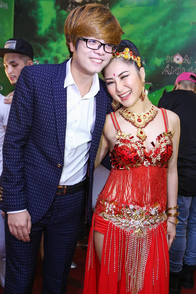 Bùi Anh Tuấn là một số ít những "bạn trai tin đồn" mà giọng ca "Em gái mưa" công khai tình cảm. Tuy nhiên, cả hai đã chia tay sau 6 tháng gắn bó. Ảnh: Nguyễn Thành.