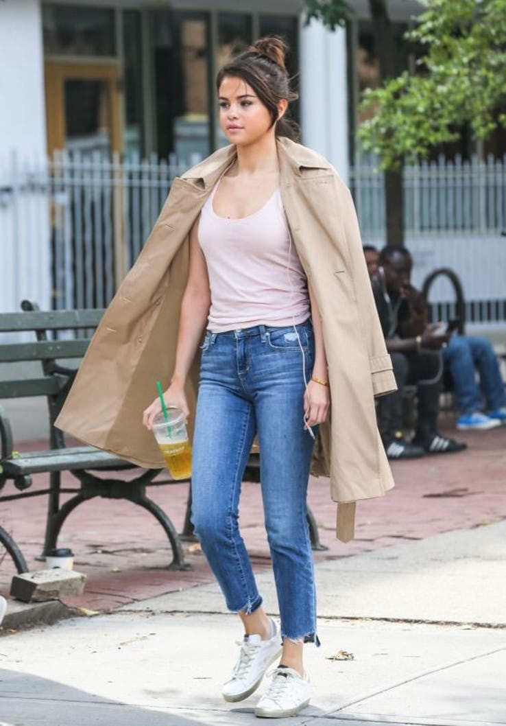 Theo PopSugar, Selena Gomez hiện đang độc thân. Mẹ Selena không ủng hộ mối quan hệ của con gái với Justin Bieber. Sau nhiều lần được khuyên nhủ cuối cùng ngôi sao Hollywood này cũng quyết định nghe theo lời mẹ.