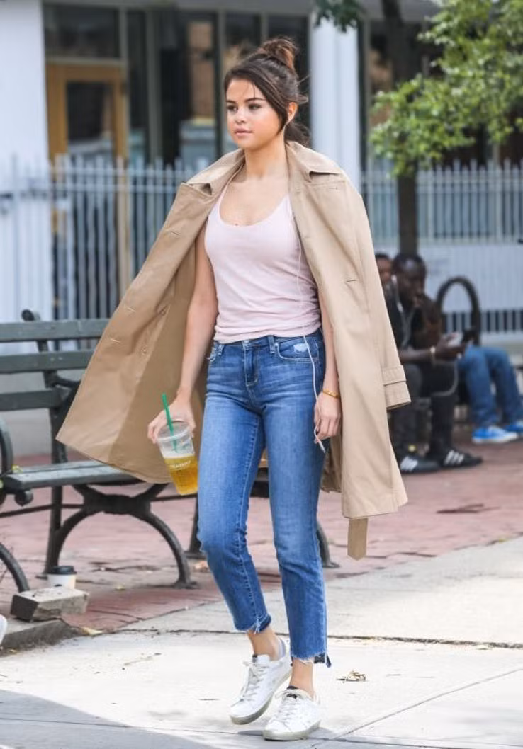 Theo PopSugar, Selena Gomez hiện đang độc thân. Mẹ Selena không ủng hộ mối quan hệ của con gái với Justin Bieber. Sau nhiều lần được khuyên nhủ cuối cùng ngôi sao Hollywood này cũng quyết định nghe theo lời mẹ.