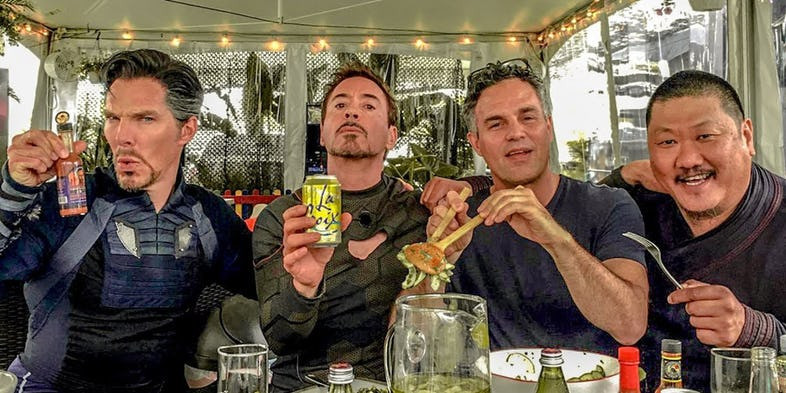 Bữa trưa vui vẻ của những siêu anh hùng cùng đoàn phim Avengers: Infinity War.