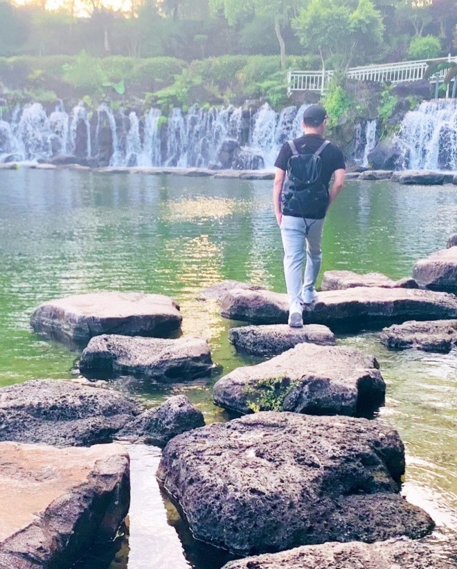 Tuy nhiên sau đó, fan của cặp đôi phát hiện ảnh check-in đó thực ra được chụp từ khi hai giọng ca đình đám còn yêu nhau.