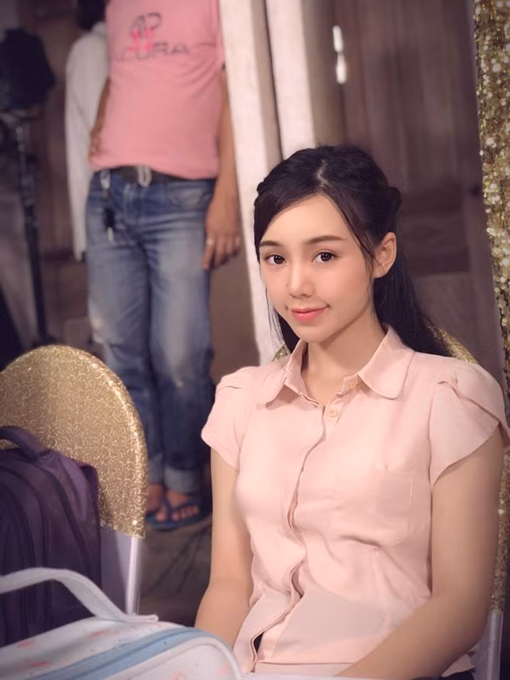 Sự hy sinh vì vai diễn khiến cô em gái quê xinh đẹp, trong sáng của Lan Cave nhận được nhiều sự chú ý. Ngoài đời, Quỳnh Kool (tên thật là Nguyễn Thị Quỳnh) cũng nhận được sự yêu mến nhờ ngoại hình dễ thương của mình.