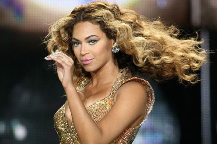 Là nữ ca sĩ có mức thu nhập khủng nhất toàn cầu, cô đã từng thu về 105 triệu USD.