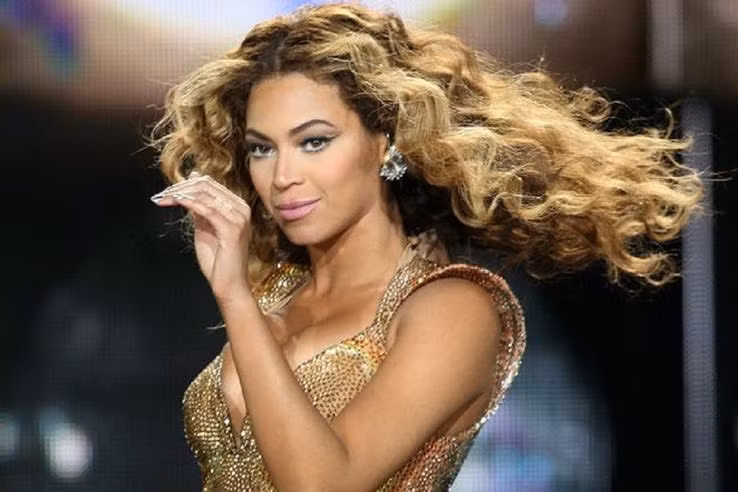 Là nữ ca sĩ có mức thu nhập khủng nhất toàn cầu, cô đã từng thu về 105 triệu USD.