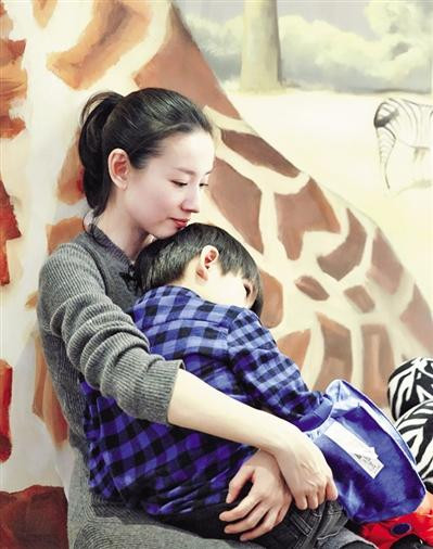 Dù trang điểm hay để mặt mộc, Đổng Khiết vẫn toát lên nhan sắc mặn mà của "bà mẹ một con". Ảnh: Pttnews.cc.