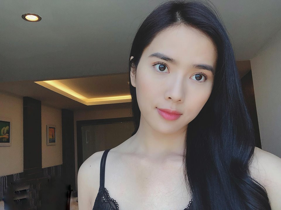 Thường xuyên luyện tập thể thao như boxing, múa côn, trekking... giúp Bella Mai có được một thân hình săn chắc, cân đối nhưng cũng không kém phần quyến rũ. Ảnh: Facebook nhân vật.