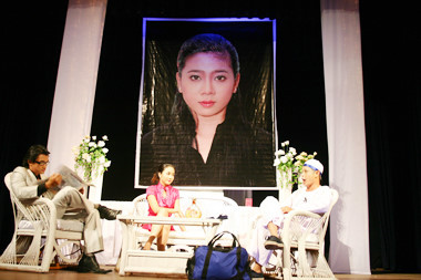 Xuất phát là nữ diễn viên kịch nói cùng những vở diễn nổi tiếng: Người vợ ma, Liveshow những người cha,… nhưng Mai Phương lại sớm bén duyên với phim truyền hình.