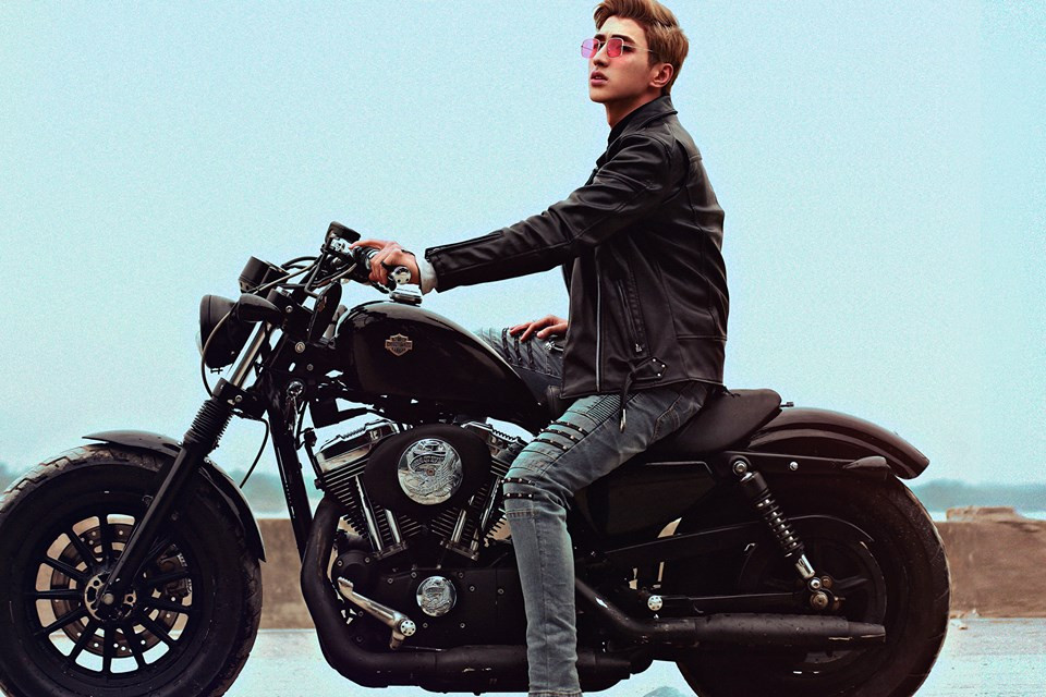 Nam diễn viên hiện đang sở hữu trang Facebook có hơn 500.000 người theo dõi.