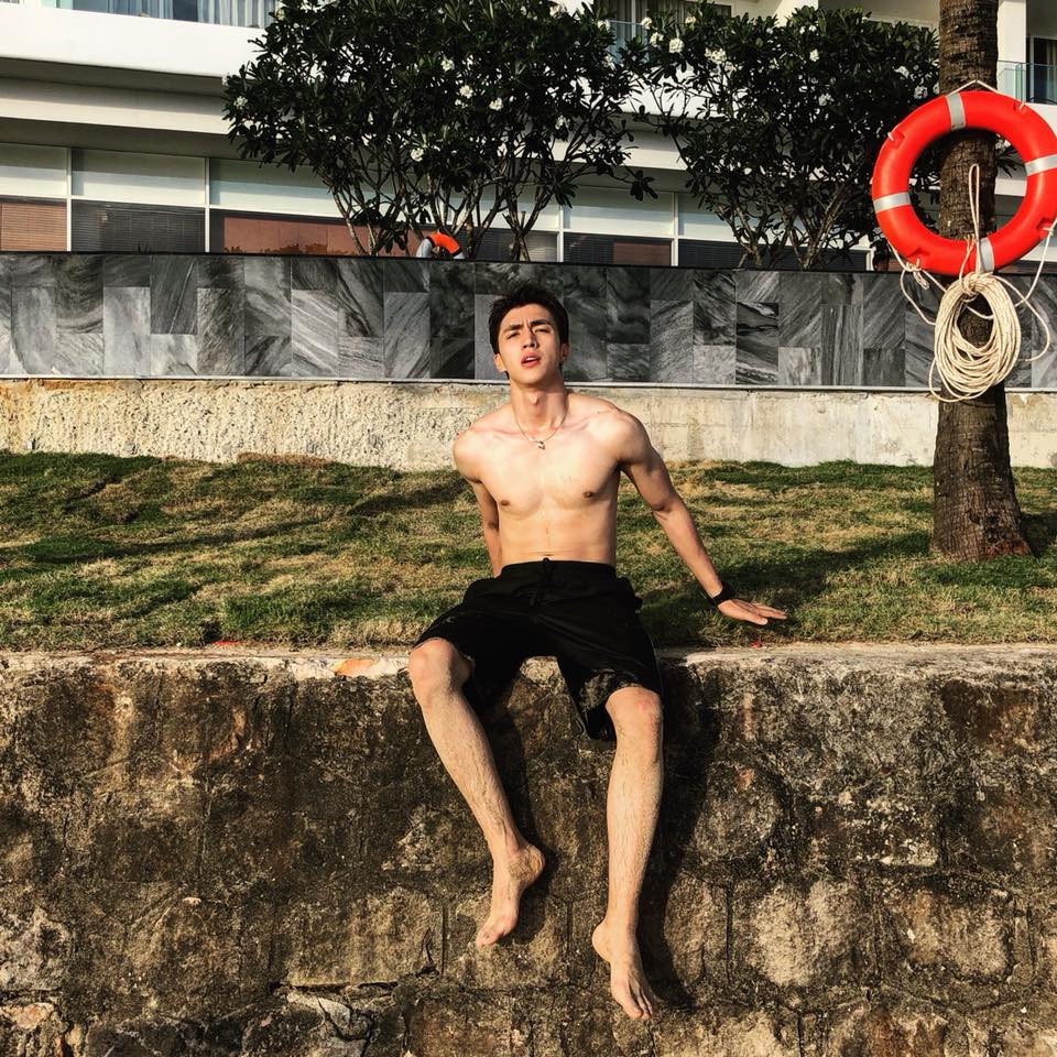 Nam diễn viên sinh năm 1993 tại Phú Thọ này gương mặt chuẩn soái ca, vóc dáng thu hút và chiều cao nổi bật 1m82.