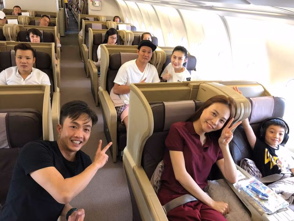 Trước đó, sau khi đồng loạt cập nhật trạng thái "Đã đính hôn", chồng cũ của Hồ Ngọc Hà và chân dài xứ Lạng không ngại công khai những bức ảnh tình cảm hay thường xuyên đi du lịch cùng nhau.