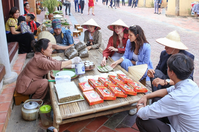 Nữ ca sĩ vừa có một quãng thời gian đáng nhớ khi được cùng bố mẹ trải nghiệm chuyến hành hương trong chương trình "Việt Nam tươi đẹp". Ảnh: Theron Thanh.