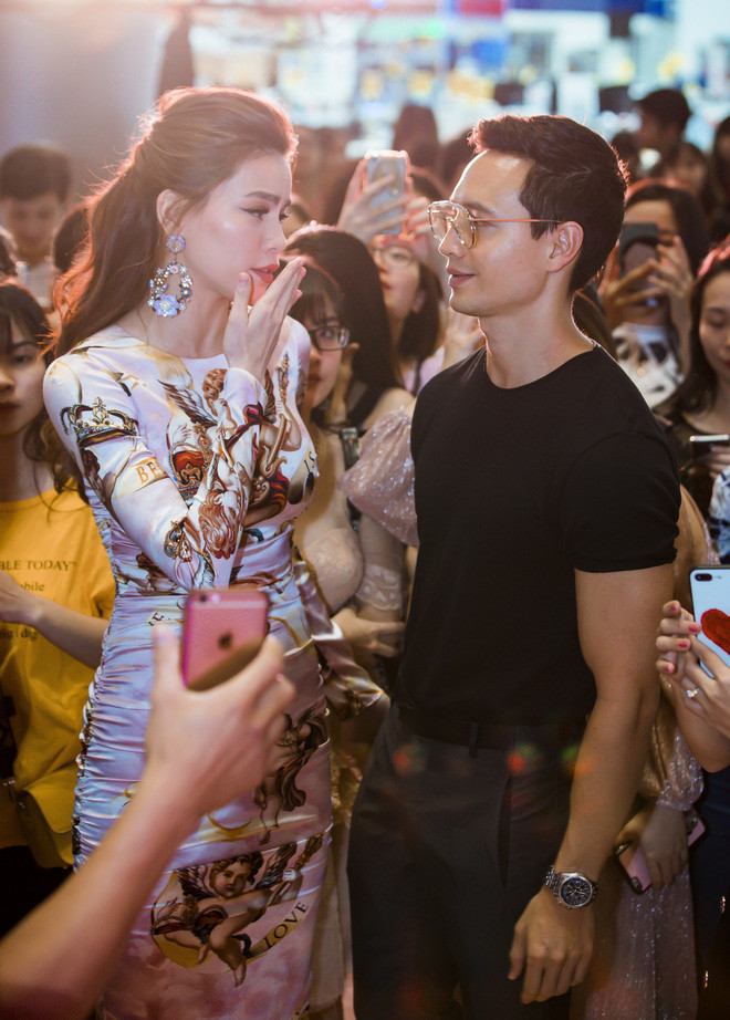 Sau nghi vấn về đám cưới của Cường Đô la và Đàm Thu Trang, các fan của nữ ca sĩ sinh năm 1984 hy vọng cô cũng sớm tìm được bến đỗ hạnh phúc bằng một đám cưới.