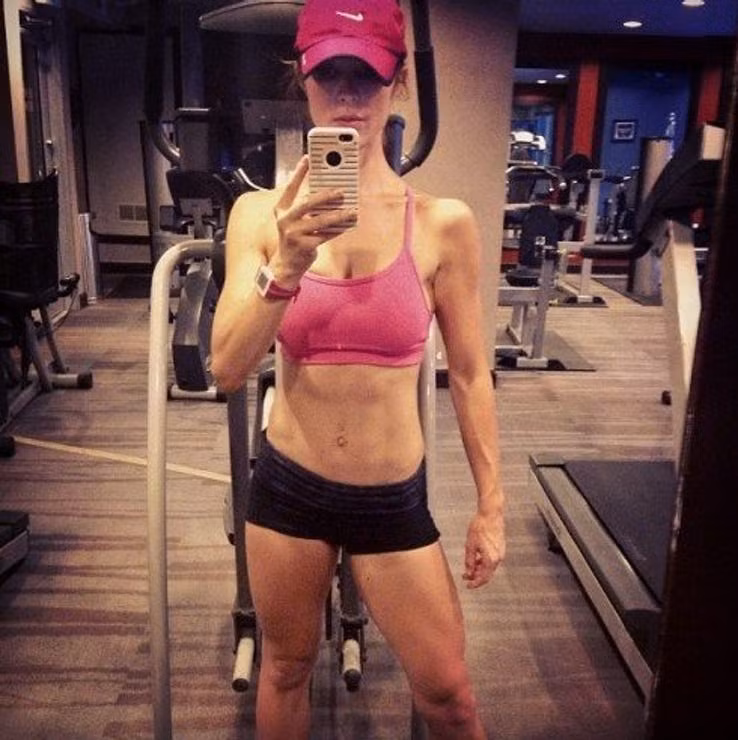 Gadot từng nói: "Điều đáng yêu về Wonder Woman là cô ấy có sức mạnh, sức mạnh của một nữ thần. Nhưng cô ấy có trái tim và tâm hồn của một con người. Vì vậy, tôi đã vào vai cô ấy như thể tôi là cô ấy, tôi sẽ hành động như vậy với những tình huống cô ấy trải qua".