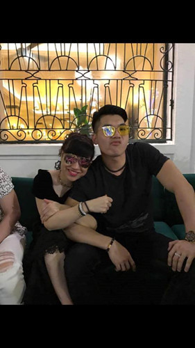 Sau thời gian dài vắng bóng, Trương Nam Thành vừa bất ngờ xuất hiện trong một buổi ra mắt phim và tiết lộ Trương Nam Thành đã kết hôn với bà xã hơn tuổi là doanh nhân ở Hà Nội.