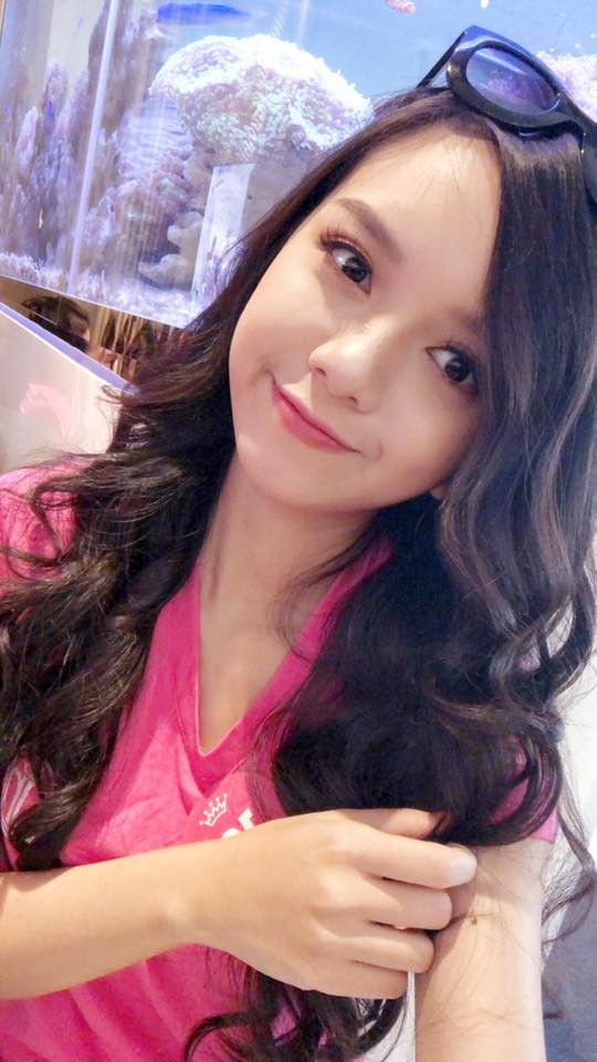 Vũ Hoàng Thảo Vy không chỉ xinh đẹp mà còn sở hữu thành tích học tập đáng ngưỡng mộ. "Ten ten" (Tên trong tiếng Anh có nghĩa là 10) cũng xuất phát từ những điểm 10 mà cô bạn từng đạt được từ khi còn nhỏ.