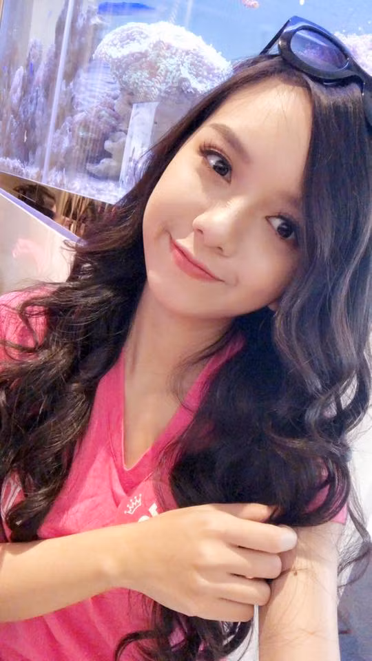 Vũ Hoàng Thảo Vy không chỉ xinh đẹp mà còn sở hữu thành tích học tập đáng ngưỡng mộ. "Ten ten" (Tên trong tiếng Anh có nghĩa là 10) cũng xuất phát từ những điểm 10 mà cô bạn từng đạt được từ khi còn nhỏ.