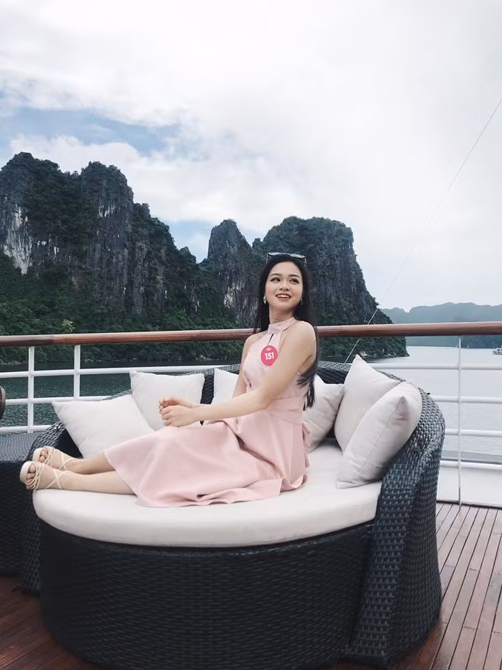 Thí sinh của cuộc thi Hoa hậu Việt Nam Nguyễn Thị Nhật Minh tự nhận mình là một “workaholic” bởi "chứng" ham công tiếc việc đến quên ăn quên ngủ của mình.