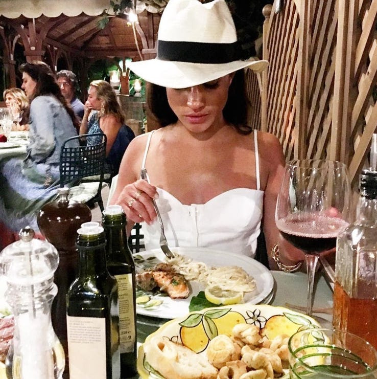 Nói không với cafe là bí quyết giúp cô luôn tràn đầy năng lượng. Ảnh: Via Elite Daily