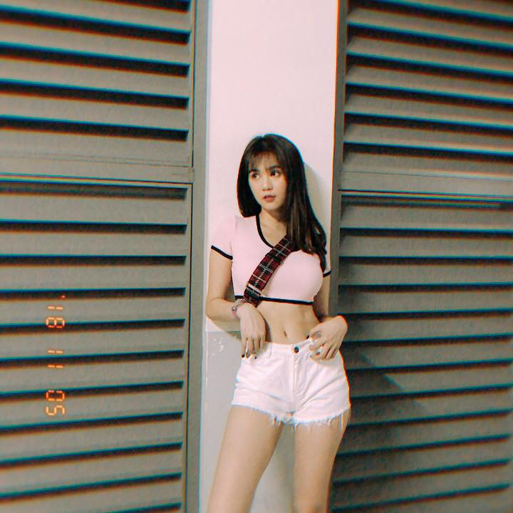 Hay trang phục khỏe khoắn khoe eo thon đáng mơ ước.