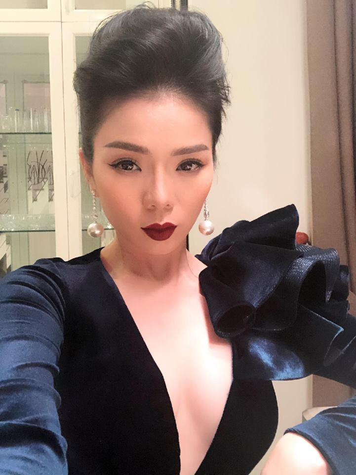 Cô mới đây chia sẻ: "Điều thích thú nhất của phụ nữ tuổi 40 là dám làm những điều mình thích trong chừng mực và giới hạn... Vì nàng hiểu, ngông cuồng và nông nổi qua lâu rồi".