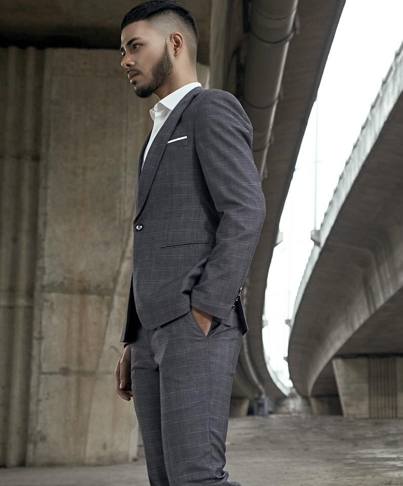 Nam người mẫu sinh năm 1994 này có bố là người Dubai và mẹ là người gốc Thanh Hóa. Anh hiện đang sống cùng gia đình tại Hà Nội.