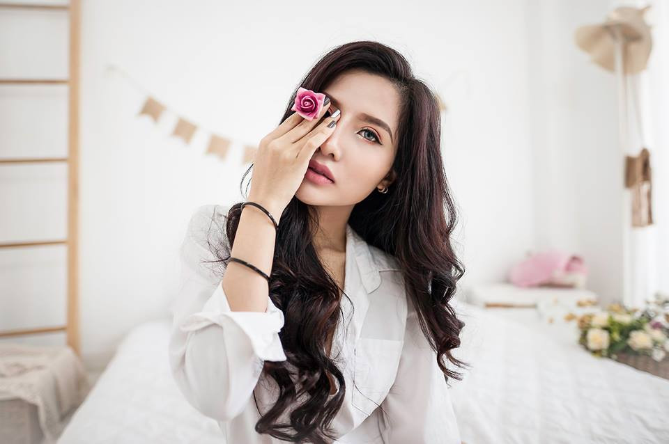 Chân dài 9X thường xuyên chia sẻ bí quyết giữ dáng bằng cách ăn uống và chăm chỉ tập gym lên trang cá nhân.