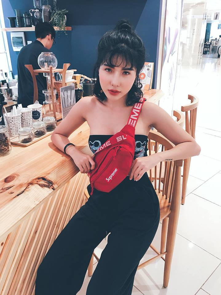 Thời điểm bị "ném đá" dữ dội ấy, Nguyễn Quỳnh lên tiếng cho rằng công việc của cô là người mẫu và sẽ tiếp tục chụp những bộ ảnh tương tự nếu phù hợp với khả năng.