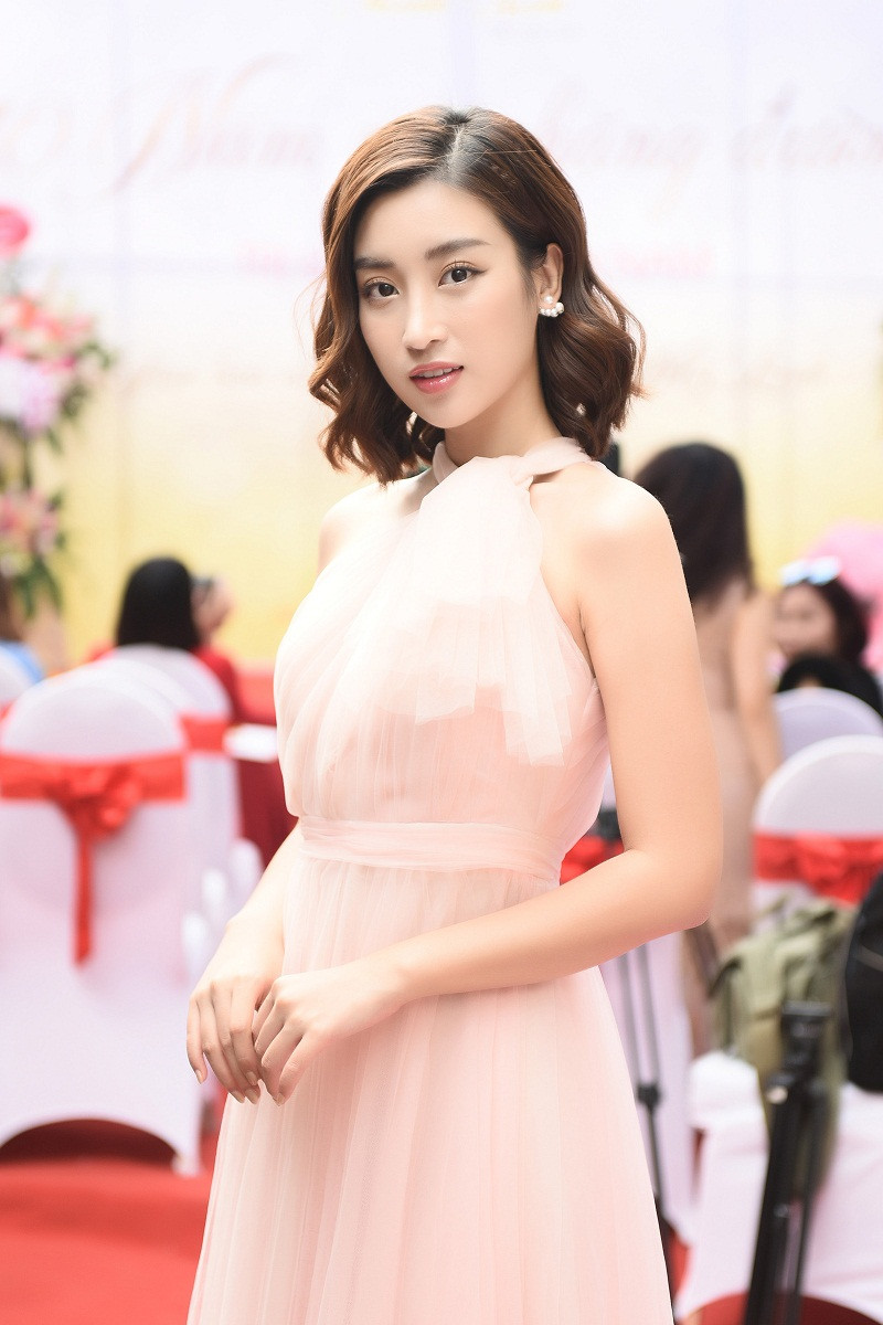 Dù đã kết thúc nhiệm kỳ nhưng Hoa hậu Việt Nam 2016 ngày càng được khán giả yêu quý bởi sự thân thiện, sống chừng mực và giữ được hình tượng đẹp.