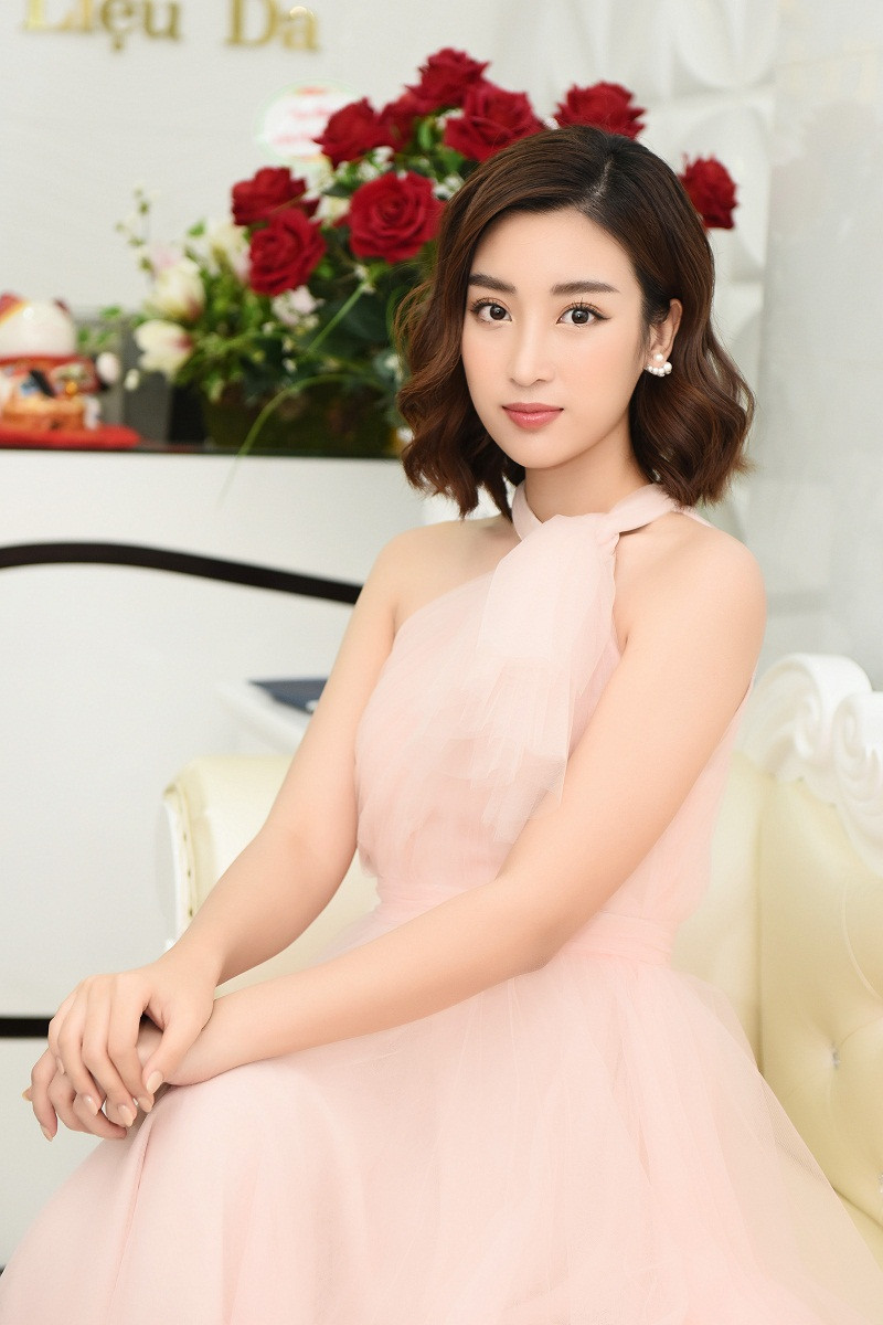 Bộ ảnh Đỗ Mỹ Linh do nhiếp ảnh Thiên Hùng thực hiện.