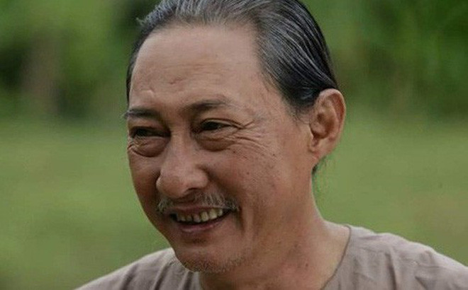 Nghệ sĩ Lê Bình còn được biết đến với vai trò là một tác giả kịch bản, kiêm đạo diễn giỏi nghề. Vở "Thuyền tình" trên sân khấu Idecaf là một ví dụ.