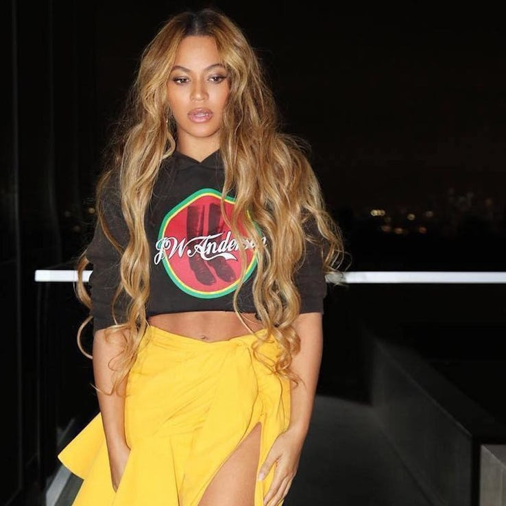 Theo tạp chí People's, Beyoncé được mệnh danh là người phụ nữ đẹp nhất thế giới . 