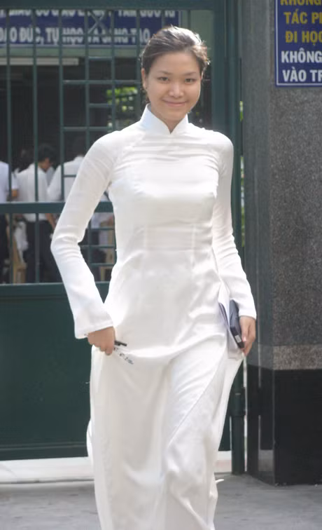 Sau sự cố, cô đã đi học lại và tốt nghiệp vào năm 2009. 10 năm sau, người đẹp vẫn không thể rực sáng khi chọn cuộc sống "trốn chạy khỏi hào quang vương miện".