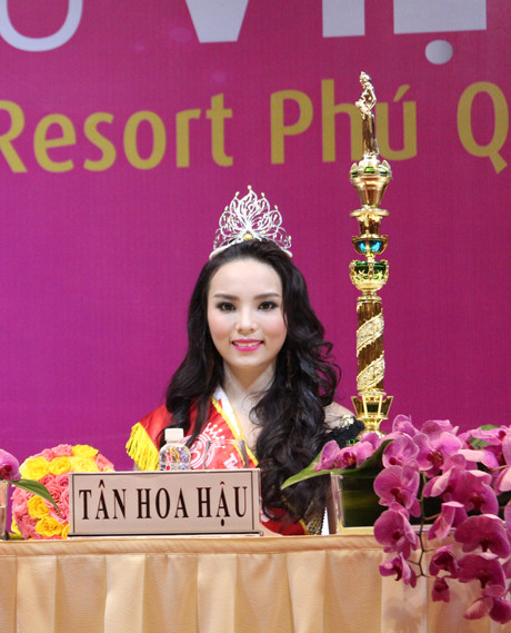 Trước Tiểu Vy, Hoa hậu Việt Nam 2014 Kỳ Duyên cũng liên tiếp vướng những scandal ngay sau khi đăng quang ở tuổi 18. Ảnh: Lý Võ Phú Hưng.