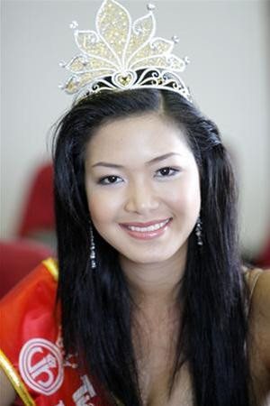 HHVN 2008 Thùy Dung từng đứng trước nguy cơ mất vương miện khi bị tố chưa tốt nghiệp THPT, vi phạm quy chế của BTC...