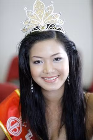 HHVN 2008 Thùy Dung từng đứng trước nguy cơ mất vương miện khi bị tố chưa tốt nghiệp THPT, vi phạm quy chế của BTC...