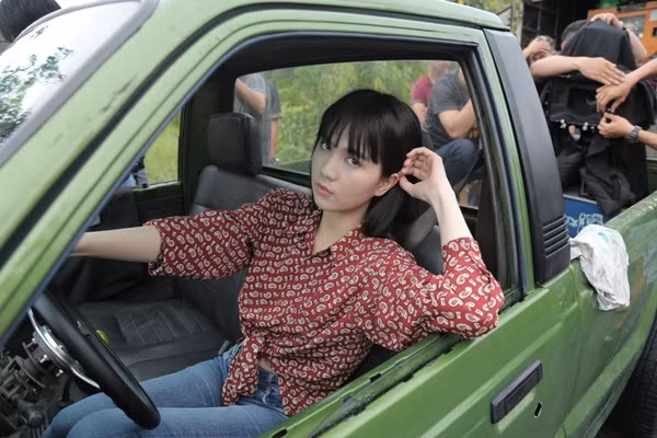 Ngoc Trinh dong phim Tet 2019 “Vu quy dai nao”, NSX mao hiem?-Hinh-2