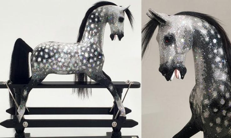 Một con ngựa đồ chơi được nạm đá Swarovski. Ảnh: KidSpot.