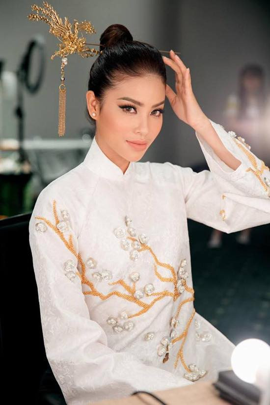 Hoa hậu Phạm Hương hóa thân thành nàng Kiều Nguyệt Nga mặc trang phục cổ trang vô cùng xinh đẹp. Nguồn: BMSB.