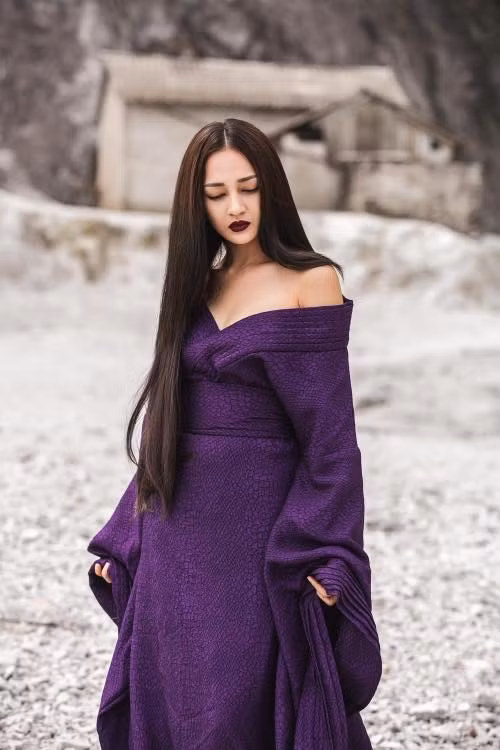 Nữ ca sĩ "Sống xa anh chẳng dễ dàng" lột xác với tạo hình ma nữ.