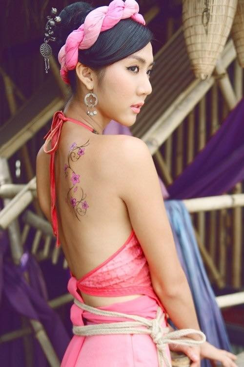 Ngọc Quyên với hình ảnh kỹ nữ xinh đẹp trong phim "Mỹ nhân kế".