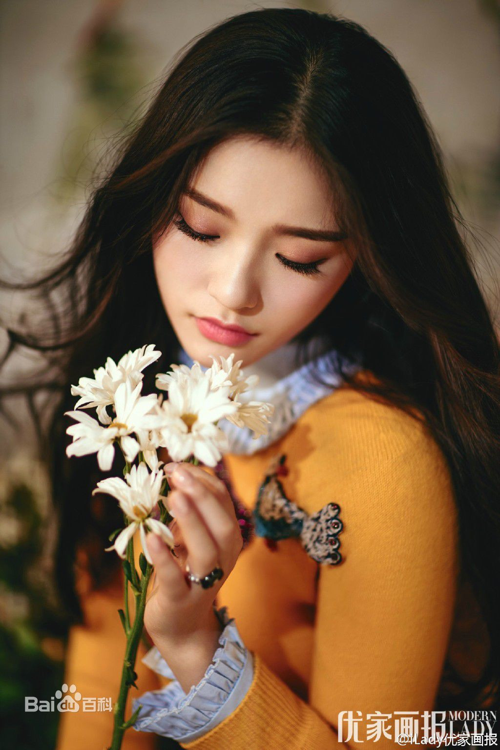 Hiện tại Lâm Doãn được cho là đang có mối quan hệ nghiêm túc với đạo diễn Châu Tinh Trì.