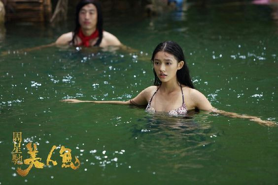 Trong phim, ngoài việc bị treo trên không trung, bị đánh, Lâm Doãn còn phải học bơi, lặn trong nước lạnh 10 độ C. Điều này khiến cô bị cảm lạnh và bị viêm tai.