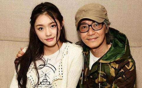 Vì chưa có kinh nghiệm diễn xuất nên cô nhận được nhiều sự quan tâm, uốn nắn tận tình từ Châu Tinh Trì.