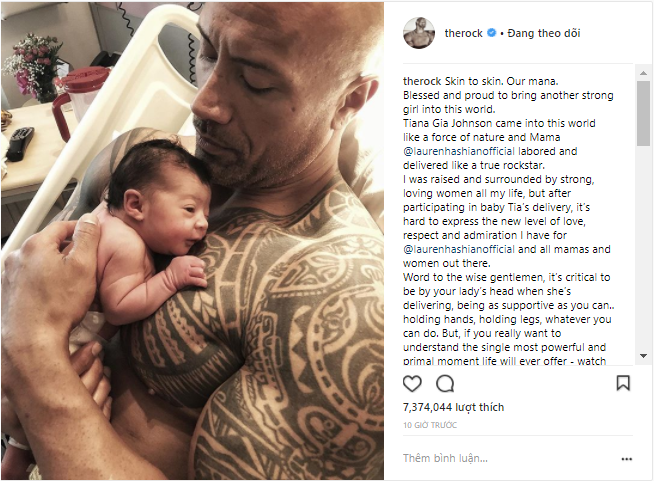 The rock đăng tải bức ảnh bé gái sơ sinh nằm gọn trên ngực anh với những dòng nhắn nhủ đầy yêu thương. Nguồn: Instagram.