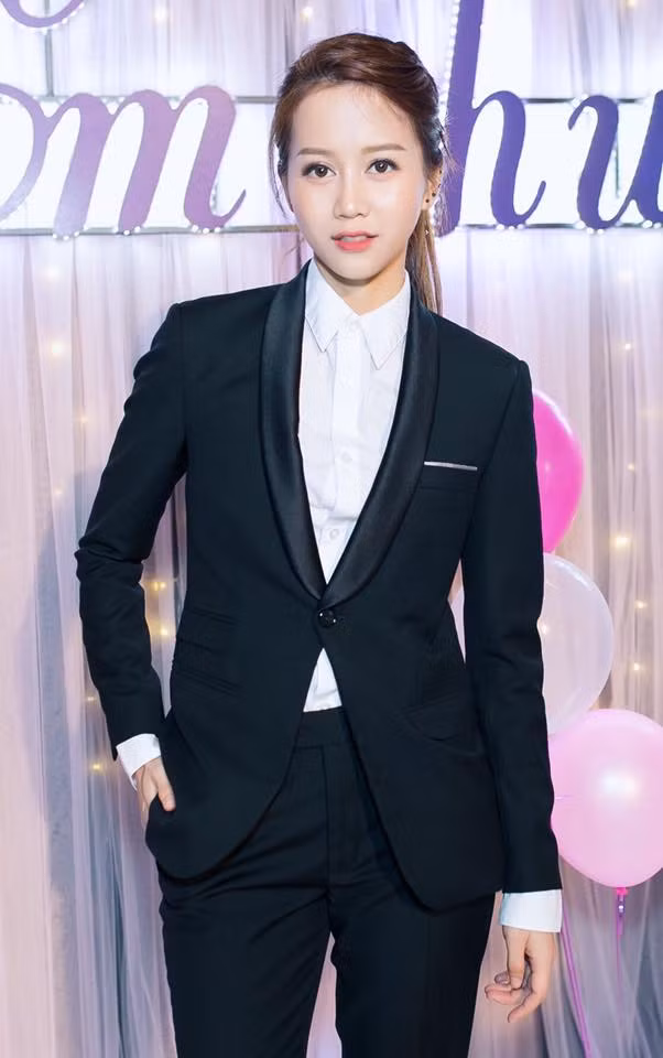 Cô nàng sở hữu hàng triệu người theo dõi trên MXH này từng vướng nghi vấn về giới tính khi bị đồn yêu người đồng giới.