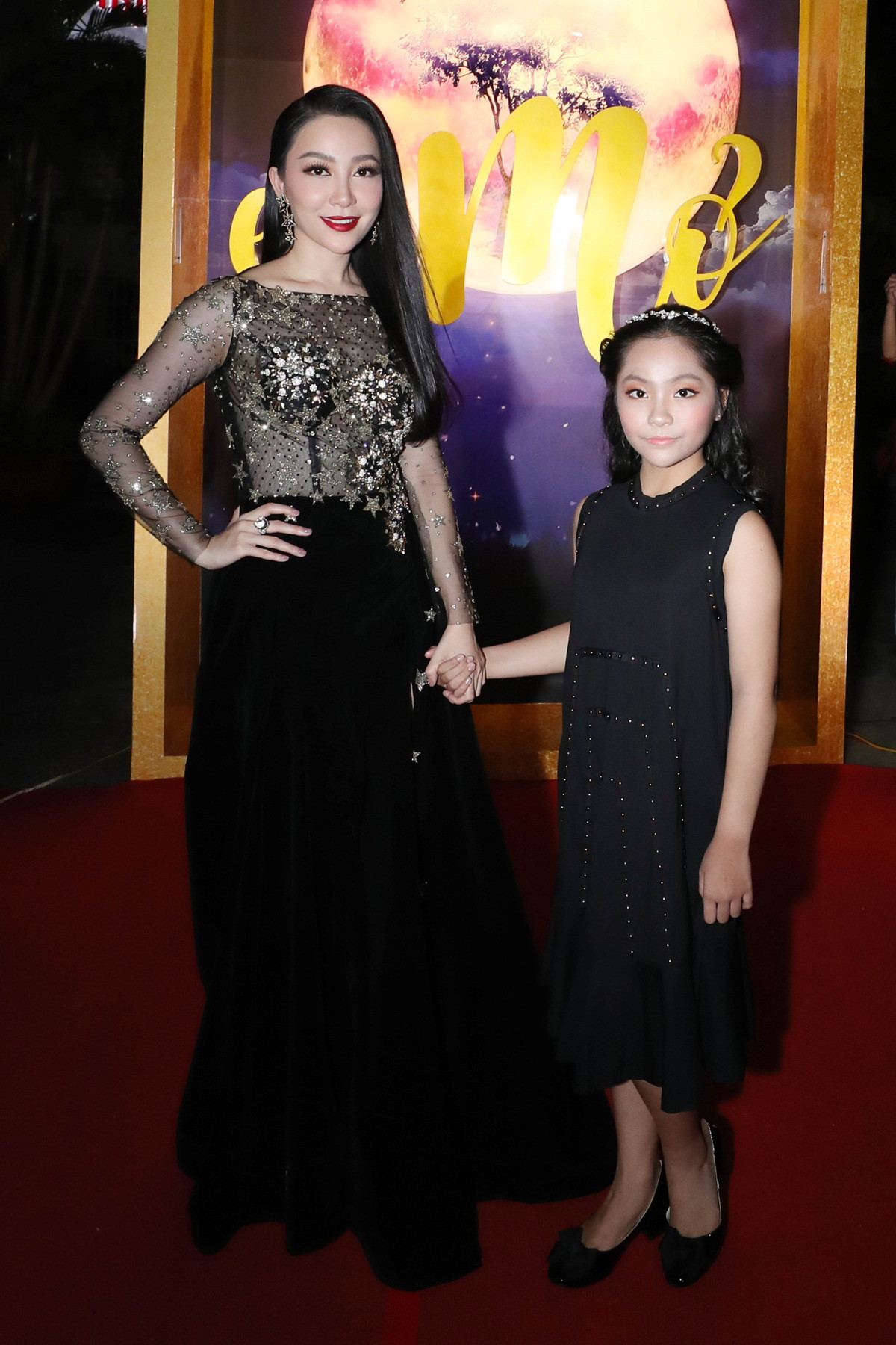 "Chim công" làng múa Linh Nga đẹp kiêu sa.