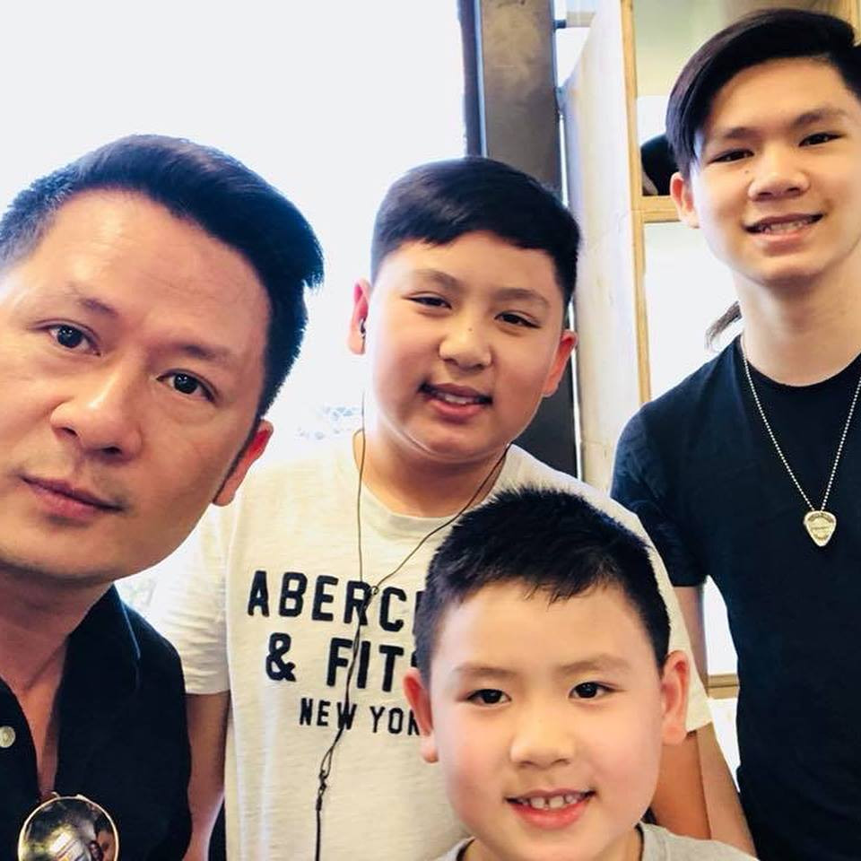 Dũng Taylor - chồng ca sĩ Thu Phương - từng tiết lộ rằng Bằng Kiều chu cấp cho vợ và 3 con trai số tiền khoảng hơn 2 tỷ đồng mỗi năm. Bản thân Bằng Kiều tuy không công bố số tiền cụ thể nhưng anh thừa nhận đó là con số không nhỏ và coi đó là nghĩa vụ của mình.