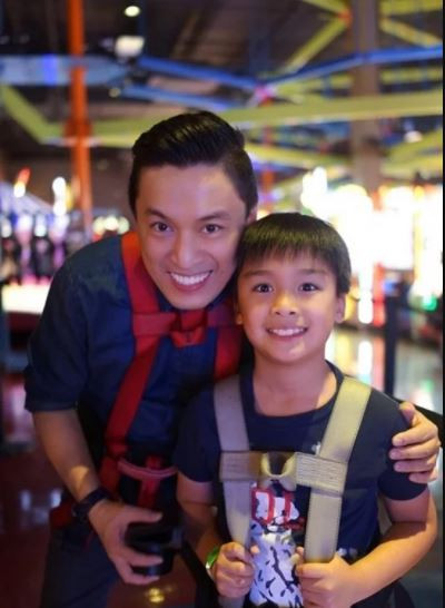 Hầu hết số tiền cát-sê đi hát ở Mỹ, Lam Trường dành để chu cấp cho bé Kiến Văn cho tới năm 18 tuổi.