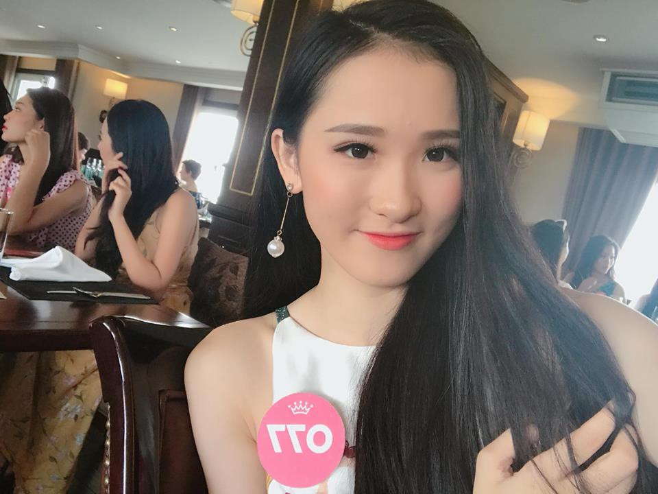 Có một sự trùng hợp nho nhỏ thú vị giữa Lưu Diệc Phi - Phan Cẩm Nhi nữa là thí sinh cuộc thi Hoa hậu Việt Nam có ông ngoại là người gốc Hoa, nên trong hồ sơ dự thi, thành phần dân tộc của Cẩm Nhi được chú thích: người Hoa.